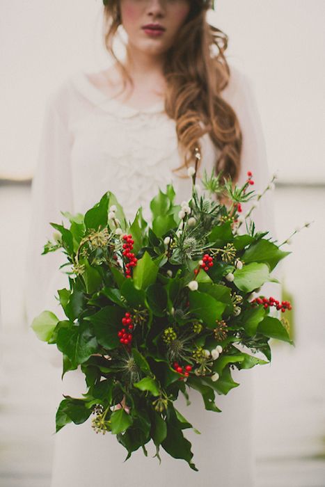 7 Winter Wedding Bouquets | Intimate Weddings - Small Wedding Blog - DIY Wedding Ideas for Small and Intimate Weddings - Real Small Weddings Holly Bouquet, Winter Wedding Flowers Bouquets, Christmas Wedding Bouquets, Christmas Wedding Centerpieces, Christmas Wedding Flowers, Winter Bridal Bouquets, Wedding Eyes, Rustic Style Wedding, Winter Wedding Bouquet