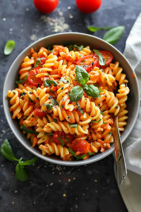 Healthy Dinner Aesthetic Pasta, Healthy Dinner Aesthetic, Aesthetic Pasta, Pasta Aesthetic, Dream Restaurant, Sushi Bowl Recipe, Creamy Tomato Pasta, Dinner Aesthetic, Sushi Bowl