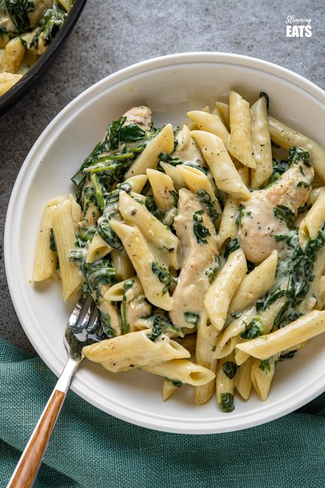 Spinach Penne Pasta, Chicken Penne Recipes, Spinach Feta Chicken, Chicken With Spinach, Spinach Artichoke Pasta, Creamy Garlic Pasta, Penne Recipes, Chicken Pasta Dishes, Feta Chicken