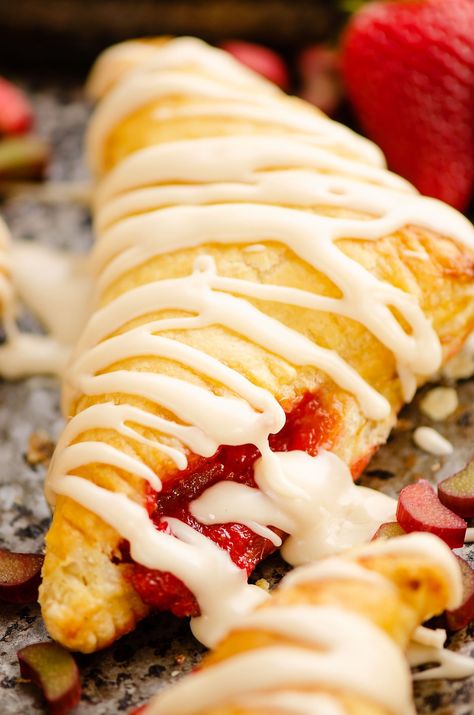 These Strawberry Rhubarb Turnovers made with puff pastry are an easy recipe with amazing flavor. They are perfect for breakfast or dessert and will fly off the plate! Strawberry Rhubarb Turnovers, Strawberry Rhubarb Puff Pastry, Rhubarb Turnovers, Rhubarb Danish, Strawberry Turnovers, Turn Overs, Strawberry Rhubarb Recipes, Making Pies, Dessert Pies