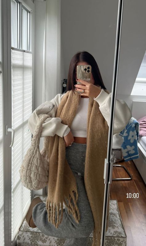 Cozy Winter Fits, Winter Outfits Cozy, Thick Outfits, Fits For Winter, Girls Winter Outfits, Uni Fits, Corporate Women, Lounge Outfits, Loungewear Outfits