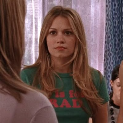 90s Model Aesthetic, Rachel Green Hair, Haley James, Haley James Scott, James Scott, 90s Model, Girl With Brown Hair, Hair Stylies, Model Aesthetic