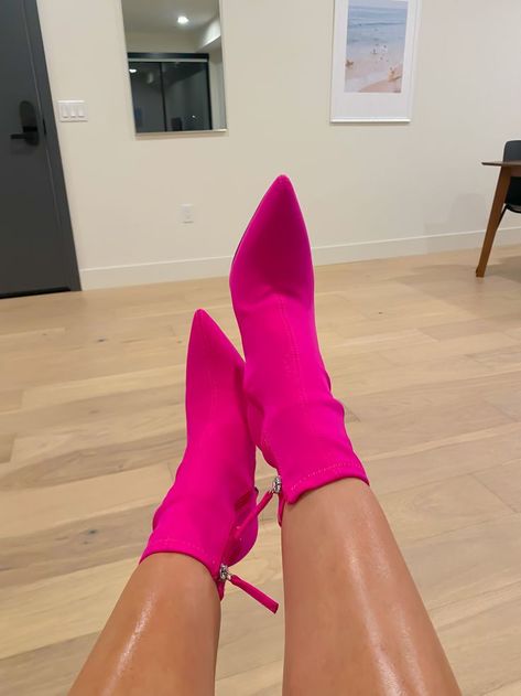 Hot Pink Heeled boots Hot Pink Boots Outfit, Pink Heeled Boots, Pink Boots Outfit, Hot Pink Boots, Hot Pink Aesthetic, Bright Winter Outfits, Hot Pink High Heels, Hot Pink Shoes, Winter Boots Outfits