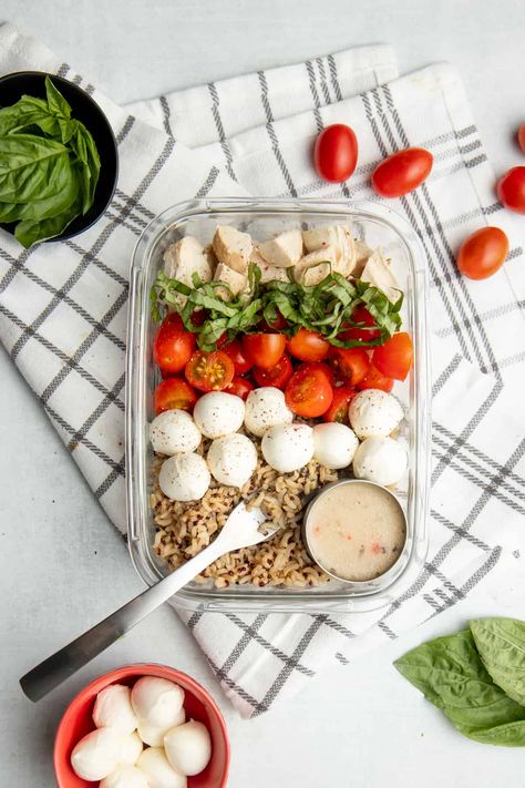 Simple ingredients and a few minutes are all you need to meal prep these healthy grab-and-go Caprese Chicken Quinoa Bowls! #mealprep #lunchpacking Chicken Salad Meal Prep, Quinoa Bowls, Side Salads, Healthy Lunches For Work, Salad Meal Prep, Chicken Quinoa, Healthy Lunch Meal Prep, Leftover Rotisserie Chicken, Prep Bowls