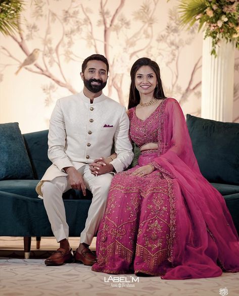 Couple Outfits Wedding Indian, Couple Dress For Reception Indian, Wedding Reception Couple Dress Indian, Kerala Hindu Engagement Look, Lehanga For Reception Bridal Couple, Couples Reception Outfit, Engegment Dresses Couple, Traditional Couple Outfits, Couple Dress Matching Indian For Engagement