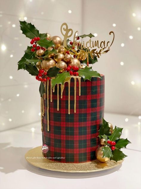 Checkered Cake, Easy Christmas Cake Recipe, Wedding Shower Cakes, Christmas Themed Cake, Pretty Wedding Cakes, Cake Wraps, Christmas Cake Designs, Xmas Cake, Christmas Cake Recipes