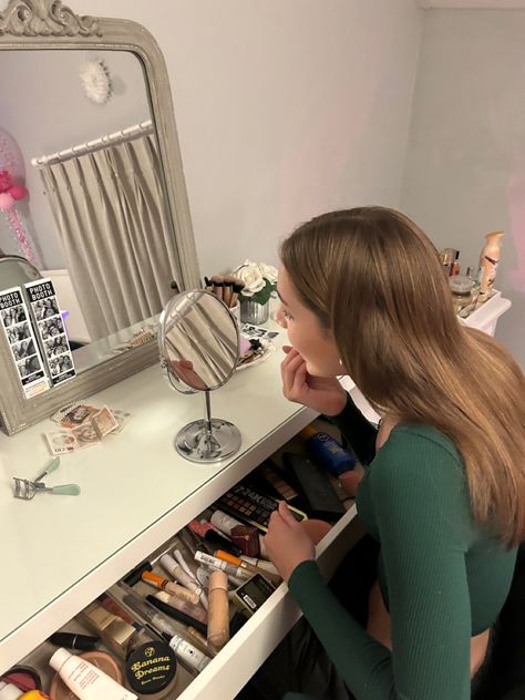 Someone Doing Makeup In Mirror, Girl Doing Makeup Aesthetic, Make Up Vision Board, Doing Makeup Aesthetic In Mirror, School Morning Aesthetic, Doing Makeup Aesthetic, Girl Doing Makeup, Sewing Aesthetic, Girl Dorms