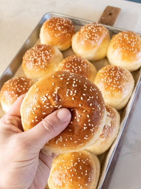 Sandwich Buns Homemade, Best Hamburger Buns, Easy Burger Buns, Easy Homemade Buns, Easy Hamburger Buns, Soft Burger Buns, Burger Buns Homemade, Quick Hamburger Buns, Slider Buns Recipe