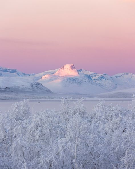 Welcome November - the month when winter takes over the Arctic. It means pastel-colored skies, frost, ice and snow ✨❄️ We're still on a… | Instagram Winter Sky Aesthetic, Pastel Winter Aesthetic, Pastel Winter, Arctic Aesthetic, Arctic Scenery, Ice Mountains Aesthetic, Light Blue Mountain Aesthetic, Arctic Sunset, Arctic Landscape Photography