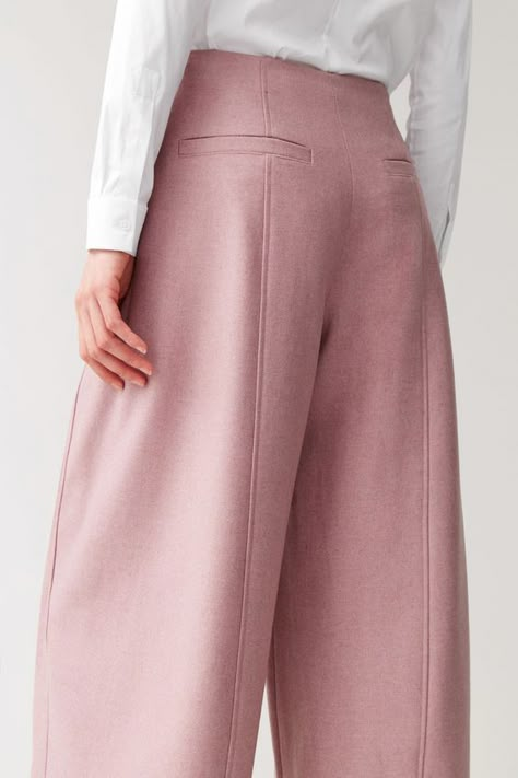 Pantalon Rose, Black Culottes, Retro Mode, Fashion Design Clothes, 가을 패션, Fashion Details, Tulum, Pants Outfit, Classy Outfits