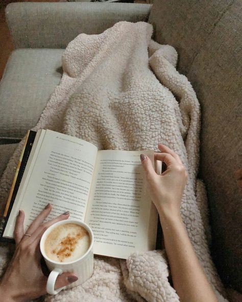 Studera Motivation, Reading Motivation, Bookstagram Inspiration, Fall Mood Board, Cozy Aesthetic, Book Study, A Cup Of Coffee, Coffee And Books, Jolie Photo