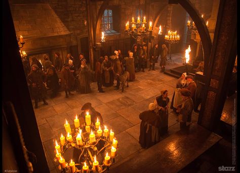 The great hall at Castle Leoch - Outlander Set. Outlander Kitchen, Castle Leoch, Gabaldon Outlander, Outlander Novel, Starz Tv Series, Diana Gabaldon Outlander Series, Outlander Season 1, Diana Gabaldon Outlander, The Great Hall