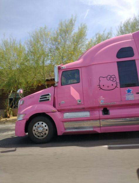 Hello kitty Hello Kitty Jeep, Hello Kitty Truck, Y2k Inspo, Pink Cars, Hello Kitty Car, Inspo Makeup, Kitty Clothes, Hello Kitty Clothes, Dream Vehicles