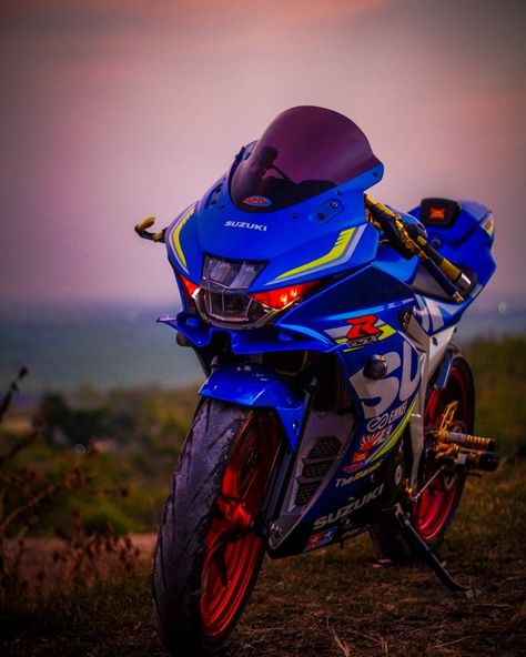 Suzuki Bike, Gsx R150, Suzuki Bikes, Crotch Rocket, Motorcycle Aesthetic, Views Video, Bike Pic, Bike Photo, Beautiful Views Video