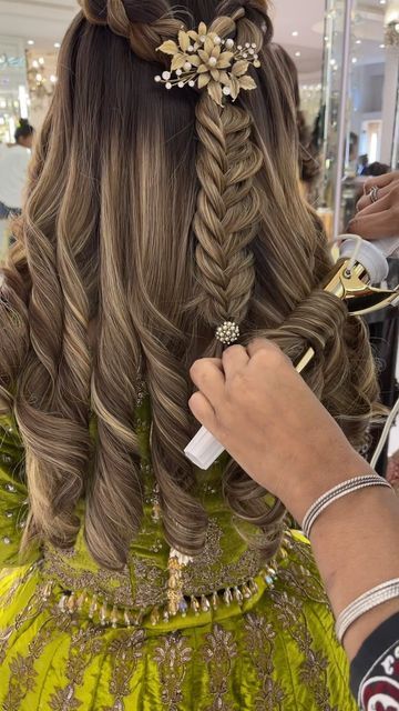 Kashees Hairstyle Party, Kashees Hairstyle Bridal, Kashee Hairstyle, Parlour Hairstyles, Kashees Hairstyle, Pakistani Hairstyles, Kashees Makeup, Kashees Mehndi, Pakistani Bridal Hairstyles