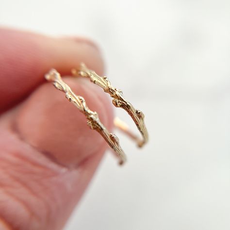 "The Naples wedding band is handcrafted from a budded holly twig, which gives the band its organic texture. 100% recycled gold Every single ring in my collection is designed, sculpted and produced entirely by hand. I never use computers and I never use \"off-the-shelf\" designs that you see in so many jewelry stores. Each ring begins by casting an actual twig or piece of bark; its natural, imperfectly beautiful texture is imprinted in the gold. This means that your engagement ring will be entire Nature Inspired Wedding Bands, Naples Wedding, Contour Ring, Textured Wedding Band, Nature Engagement Ring, Nature Inspired Wedding, Twig Ring, Ring Guide, Nature Ring