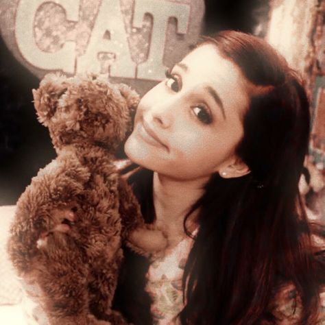 Ariana Grande 2014, Vsp Coloring, Diary For Girls, Ariana Grande Cat, Cat Valentine Victorious, Victorious Cast, Sam & Cat, Sam And Cat, Ariana Grande Photos