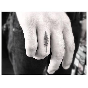 Henna Finger Tattoo, Pine Tattoo, Wedding Band Tattoo, Tattoo Band, Tatuagem Masculina Pequena, Tattoo Finger, Serpent Tattoo, Small Finger Tattoos, Wedding Ring Tattoo