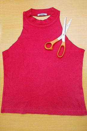 Make a Halter Top Diy Halter Top, Diy Halter, Diy Clothes Refashion Videos, Teen Crop Tops, Diy Clothes For Women, Diy Cut Shirts, Shirt Makeover, Cut Up Shirts, Diy Clothes Refashion