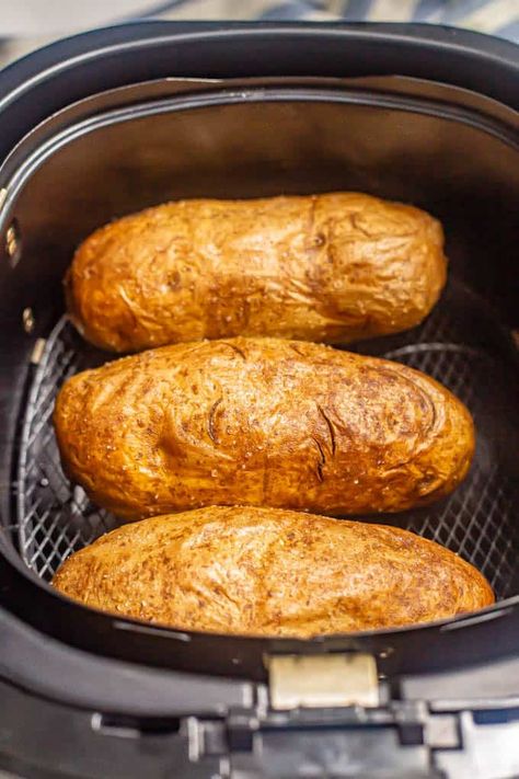 Air Fryer baked potatoes take just 40 minutes and come out perfectly tender on the inside with an incredibly crispy, salty crust on the outside. Power Air Fryer Recipes, Potatoes Crispy, Actifry Recipes, Jacket Potatoes, Air Fryer Baked Potato, Cooks Air Fryer, Air Fried Food, Air Fryer Oven Recipes, Parsley Potatoes