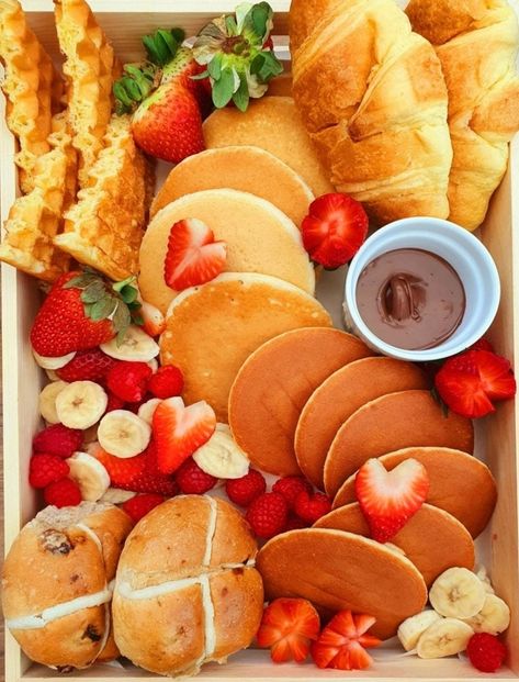 Fruit Chocolate Dip, Croissant Platter, Fruit Waffles, Bread Chocolate, Breakfast Gift, Graze Box, Chocolate Dipped Fruit, Homemade Banana Bread, Breakfast Platter