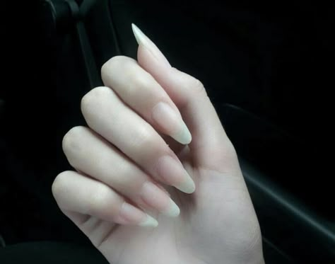 Pinterest: ChaoBella💋 #nails #nailpolish #nailart #naturalnails Bare Nails, How To Have Style, Long Natural Nails, Sharp Nails, Her Nails, Soft Nails, Pretty Hands, Dream Nails, Swag Nails