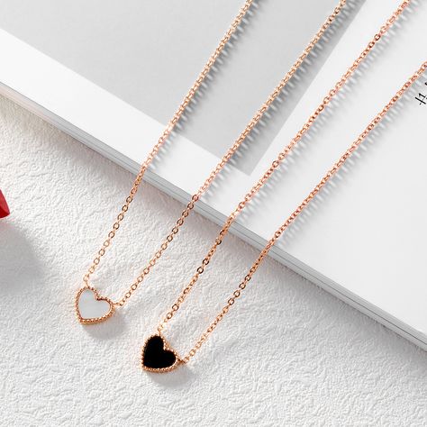 Stylish Watches For Girls, Stylish Jewelry Accessories, Heart Shape Necklace, Necklaces Heart, Fancy Jewelry Necklace, Pretty Jewelry Necklaces, Heart Necklaces, Fancy Jewellery Designs, Gold Ring Designs