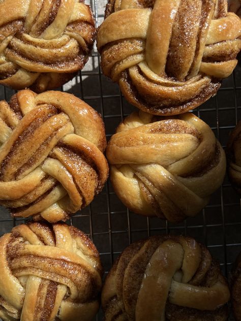 Mini Cinnamon Babka Braids Babka Muffins, Babka Buns, Shareable Desserts, Cinnamon Babka, Babka Bread, Babka Recipe, Chocolate Babka, Almond Croissant, Danish Pastry