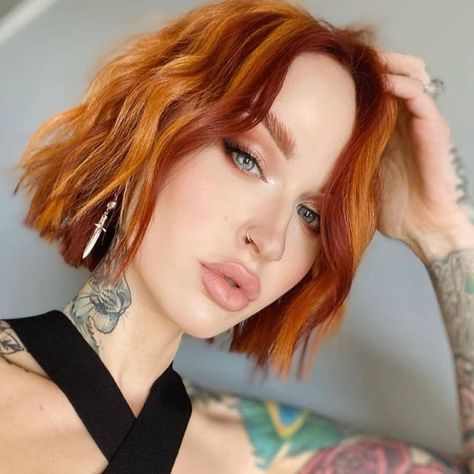 behindthechair.com’s Instagram post: “* Copper Tone on Tone Bob 🔥 ... #btcFIRSTFEATURE by @maneboss_tanisha on @elporter 🔥❤🔥 #BEHINDTHECHAIR #btcmaneboss_tanisha #redhead…” Short Copper Hair, Cheveux Oranges, Short Red Hair, Short Dark Hair, Ginger Hair Color, Boring Hair, Haircuts For Wavy Hair, Peinados Fáciles Para Cabello Corto, Short Hair Color