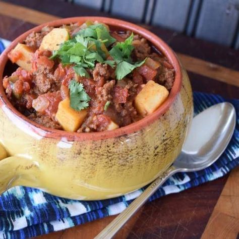 Bison Paleo Chili Kid Friendly Paleo Recipes, Paleo Crock Pot, Whole 30 Crockpot Recipes, Bison Chili, Crock Pot Sweet Potatoes, Paleo Crockpot Recipes, Bison Meat, Paleo Chili, Paleo Soup