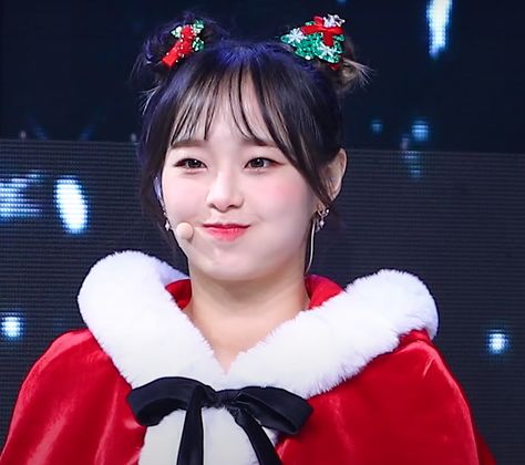 Chuu Loona Christmas, Chuu Christmas, All I Want For Christmas Is You, Loona Christmas, K Pop Christmas, Tell Me Now, Chuu Loona, For Christmas, Art Apps