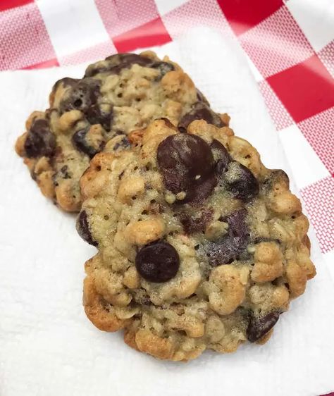 Crispy Chocolate Chip Cheerio Cookies - Cookie Madness Cheerio Cookies, Cheerios Cookies, Recipe Using Cheerios, Macro Desserts, Cheerios Recipes, Cheerios Cereal, Cereal Cookies, Honey Nut Cheerios, Cinnamon Chips