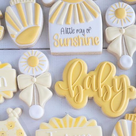 Stacy’s Sweets on Instagram: "A little ray of sunshine is on the way! ☀️  . . . #alittlerayofsunshine #alittlerayofsunshinecookies #sunshinecookies #suncookies #youaremysunshine #youaremysunshinecookies #babyshowercookies #baby #babycookies #cookies #cookiesofinstagram #decoratedcookies #sugarcookies #sugarcookiesofinstagram #dfwcookies #fortworthcookies #hasletcookies #stacyssweets" A Little Ray Of Sunshine Cookies, You Are My Sunshine Cookies Decorated, A Ray Of Sunshine Baby Shower Ideas, You Are My Sunshine Cookies, Sunshine Baby Shower Cookies, Sun Cookies, Fondant Biscuits, Baby Royal, Sunshine Cookies