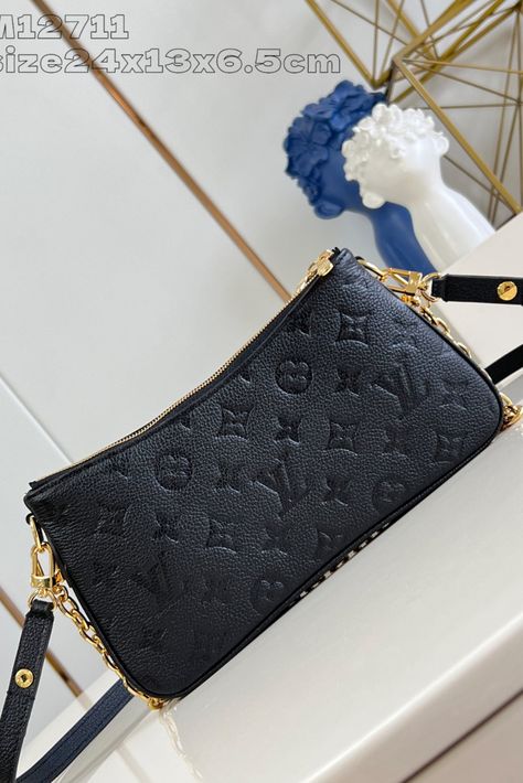 #okify #bagsall #bag #fashion Liv Pochette Louis Vuitton, Pochette Louis Vuitton, Handbag Shoes, Bag Fashion, Luxury Handbags, Louis Vuitton, Handbags