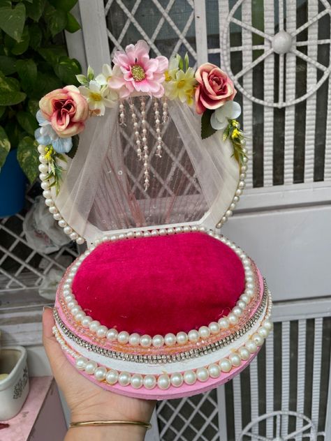 Singhasan Design Handmade, Aasan For Pooja Diy, Krishna Jula Decoration Ideas, Engagement Plate Decoration Indian, Handmade Engagement Ring Platter, Krishna Jula, Ladu Gopal Jhula Decoration, Laddu Gopal Singhasan, Engagement Plate