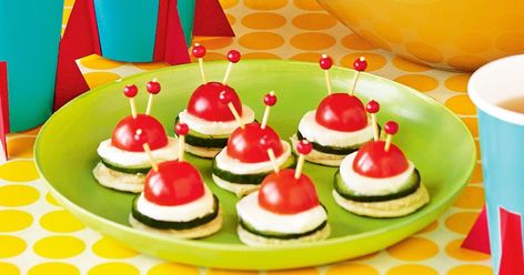 The super cute crackers are a healthy and fun addition to a space-themed birthday or a special occasion snack. Space Themed Food For Kids, Space Themed Snacks, Space Themed Food Ideas, Spaceship Birthday Party, Spaceship Birthday, Space Party Food, Space Snacks, Yearbook Cover, Alien Party