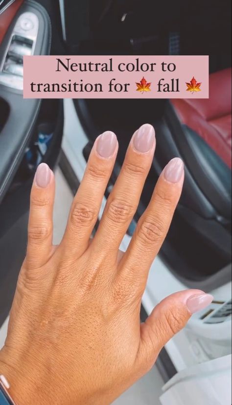 Call Transition Nails, Fall Polished Nails, Transition To Fall Nail Colors, Fall Nails For Blondes, Season Transition Nails, Neutral Fall Colors For Nails, Summer To Fall Transition Nail Designs, Transitional Summer To Fall Nails, Sns Autumn Nails