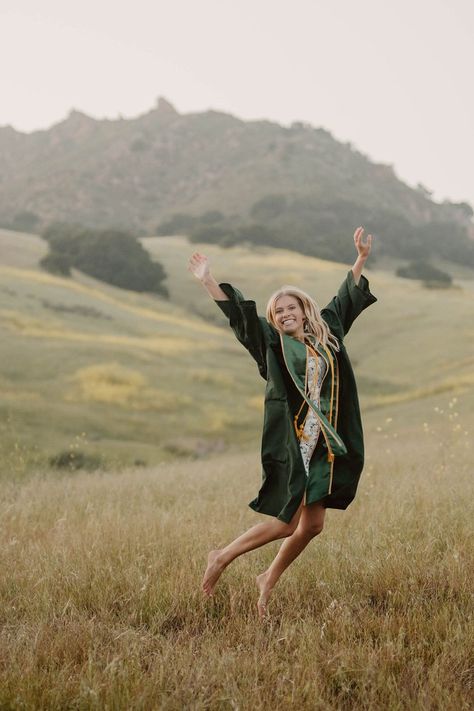 Hannah + Friends — SIERRA WEST PHOTO Boho Grad Photos, Cal Poly Slo Graduation Pictures, Earthy Graduation Pictures, Grad Photoshoot High School, Graduation Pic Aesthetic, Grade 8 Grad Photoshoot Ideas, Outdoor Grad Photoshoot, Waterfall Graduation Pictures, College Graduation Pictures Outdoors