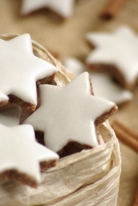 Star Themed Food, Christmas Star Cookies, Cinnamon Star Cookies, Cinnamon Christmas Cookies, Cinnamon Stars, German Christmas Cookies, Cute Christmas Cookies, Cinnamon Almonds, Themed Food