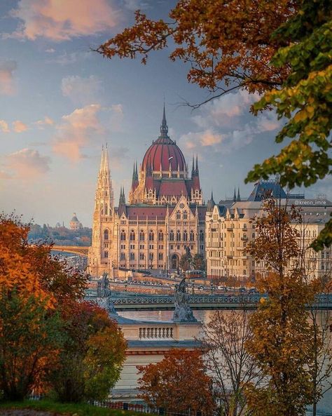 Autumn Clothes, Budapest Hungary, Travel Bucket List, Cologne Cathedral, Wonderful Places, Travel Around, Architecture Photography, Hungary, Budapest