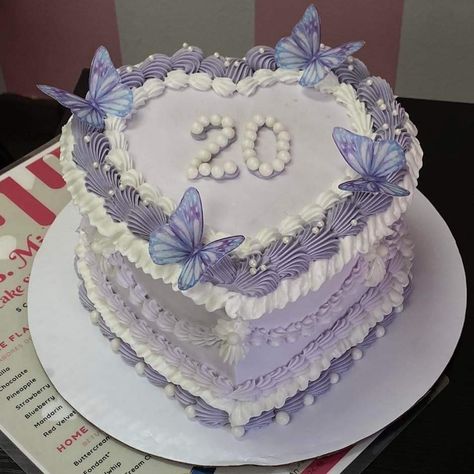 Vintage Cake Design Purple, Butterfly Inspired Cake, 18th Birthday Ideas Purple, Lavender Purple Birthday Theme, Cute Purple Birthday Cakes, Lavender Vintage Cake, Purple 21st Birthday Cake, Lavender Heart Cake, Purple Heart Shaped Cake