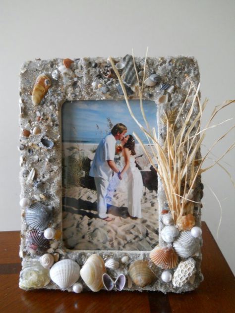 Beach Picture Frames, Sea Oats, Beach Wedding Gifts, Art Coquillage, Seashell Projects, Beach Frame, Sand Sea, A Day At The Beach, Great Wedding Gifts