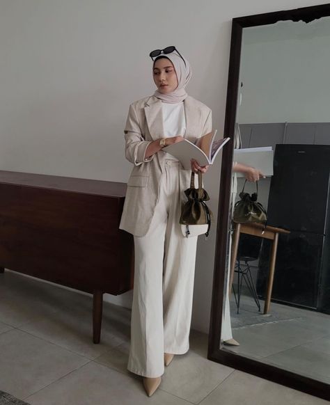 Old Money Hijab Outfit, Ootd Blazer Hijab, Blazer Outfits Hijab, Modest Work Outfits, Ootd Blazer, Modest Fashion Ideas, Corporate Woman, Corporate Outfit, Formal Fits