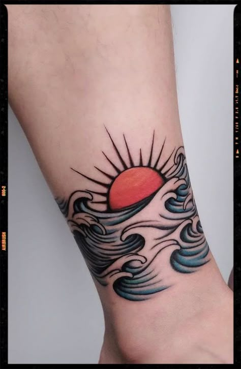 Honey Tattoo Traditional, Neo Traditional Water Tattoo, Colorful Wave Tattoo, Wave Traditional Tattoo, American Traditional Waves, Tattoo Waves Japanese, American Traditional Wave Tattoo, Neo Traditional Tattoos Japanese, Wave Tattoo Color