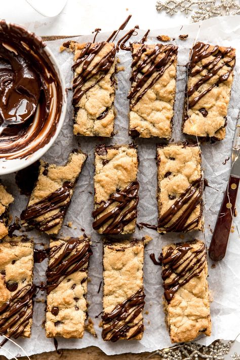 Low Carb Gluten Free Desserts, Tahini Chocolate, Chocolate Tahini, Dessert Cookies, Big Cookie, Chocolate Chip Cookie Bars, Recipe Dessert, Desserts For A Crowd, Cookies Christmas