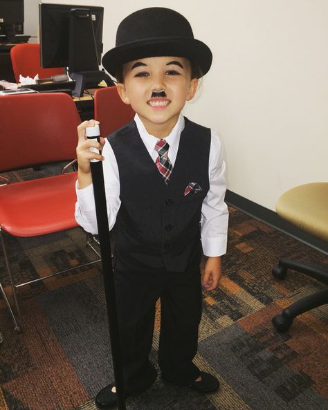 Charlie Chaplin Charlie Chaplin Halloween Costume, Charlie Chaplin Without Makeup, Charli Chaplin Art, Charlie Chaplin Movies, Halloween Coustumes, Fancy Makeup, Charlie Chaplin, Dress Ideas, Fancy Dress