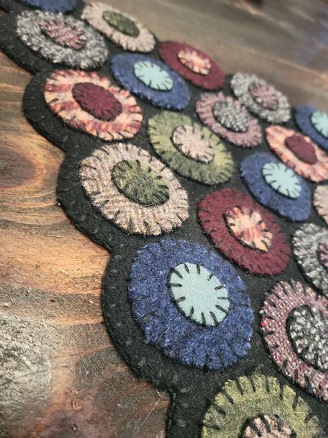 Penny Rugs Patterns Free, Applique Basics, Penny Quilt, Wool Pennies, Wool Applique Quilts, Wool Applique Kits, Penny Rug Patterns, Wool Patterns, Candle Mats