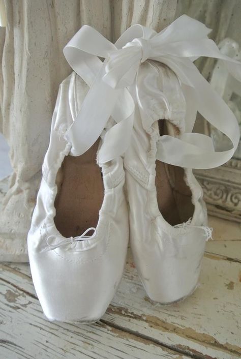 Swan Maiden, White Ballet Shoes, Porcelain Heart, Ballet Pointe, Dancing Costumes, Ballet Pointe Shoes, Tutu Ballet, Vintage Ballet, Ballet Academy