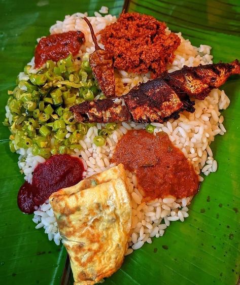 Kerala Meals, Indian Food Photography, Traditional Indian Food, Indian Meal, Kerala Food, Food Drink Photography, Delicacy Food, Indian Street Food, Healthy Food Motivation