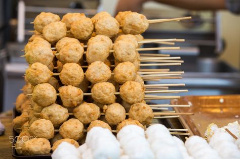 Street-side Snack Stalls - Hong Kong Fish Balls Fish Balls, Fish Ball, Num Num, Food Yummy, Hong Kong, Siding, Snacks, Fish